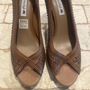 Brown heels size 11 fit like a 10. Never worn. Perfect condition.